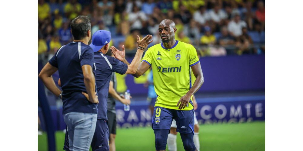 Kapit Djoco tentera d'ajouter un deuxième but à son compteur. Photo Lionel Vadam