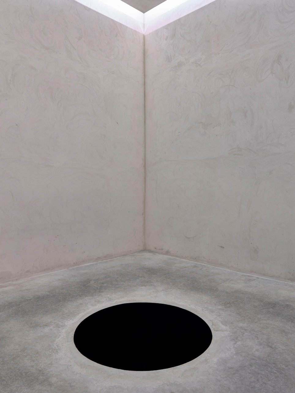 Anish Kapoor, Descent Into Limbo