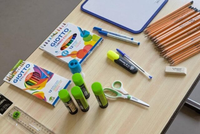 Le kit de fournitures « raisonné » distribué aux élèves de CP à Bordeaux. (© actu Bordeaux)
