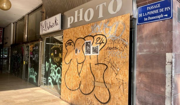 L’historique studio Photo d’art, situé à l’angle entre le passage de la Pomme de Pin et la rue Grandes Arcades a fermé définitivement « pour cause de retraite ».   Photo Alizée Chebboub-Courtin