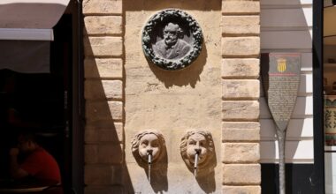 Le médaillon de la fontaine des Bagniers à Aix, le premier hommage à Cezanne signé Renoir - La Provence