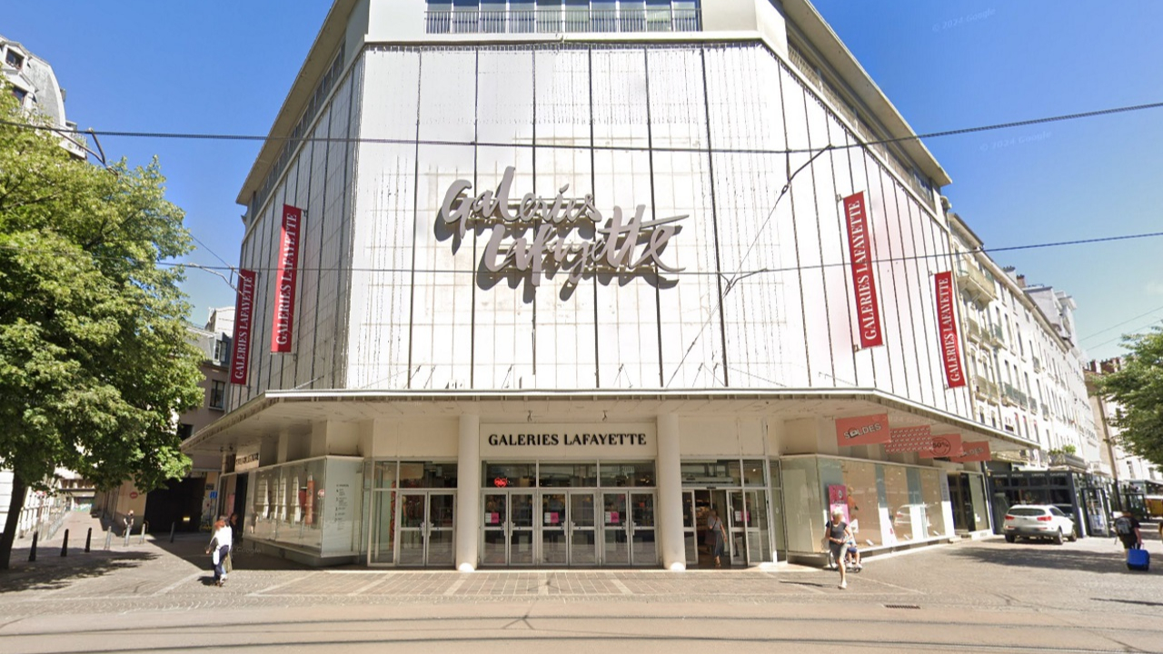 le directeur des Galeries Lafayette de Grenoble furieux