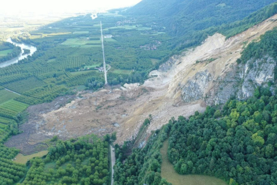 Une pétition d'élus locaux réclame la gratuité d'une partie de l'A49 en Isère pour les habitants des communes impactées par l'éboulement de La Rivière.