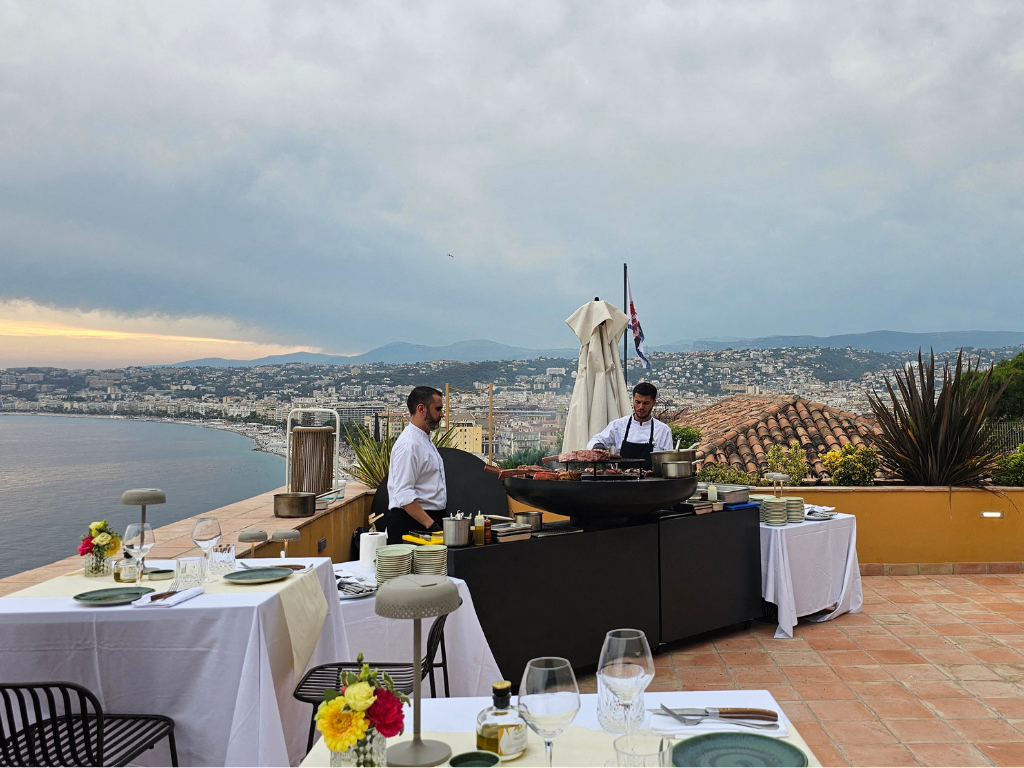 Nice. Ce restaurant caché offre la plus belle vue de la ville : "On affiche complet"