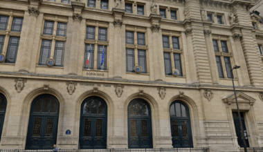 après six mois de suspension, le retour d'un professeur à La Sorbonne effare