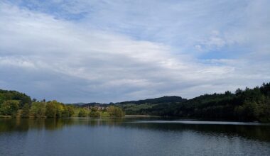 Près de Lyon. La baignade suspendue dans ce lac très fréquenté l'été, voici pourquoi