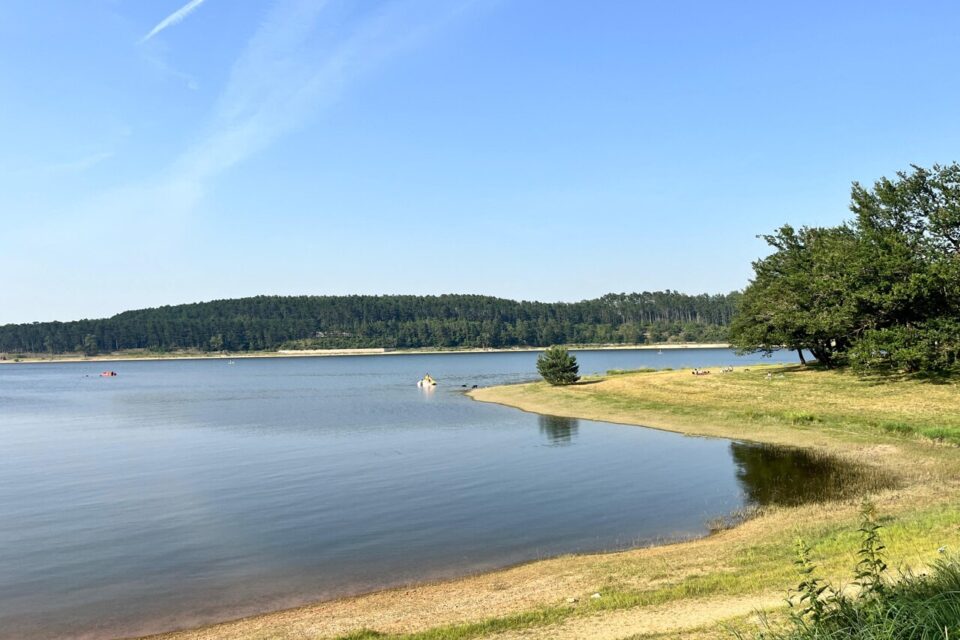 Le lac de Saint-Ferréol est une retenue d'eau.
