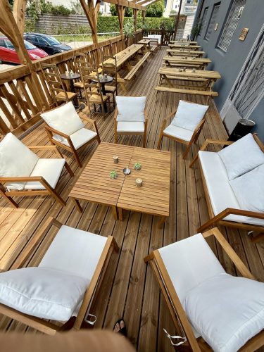 Le village secret 2 taverne terrasse mini golfIMG_4889 2