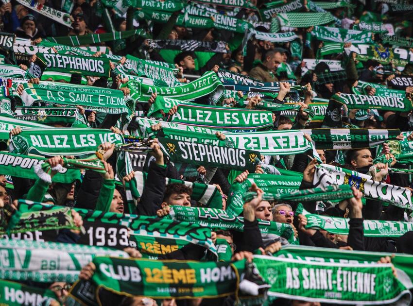 Football - Ligue 2 - Le classement - Six buts, pour débuter, entre Laval et Saint Etienne - Sports Infos - Ski