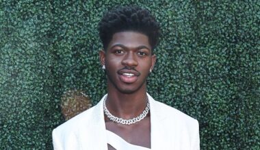 Los Angeles : le rappeur Lil Nas X interpellé en slip et santiags dans la rue - LINFO.re