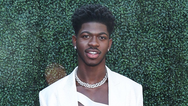 Los Angeles : le rappeur Lil Nas X interpellé en slip et santiags dans la rue - LINFO.re