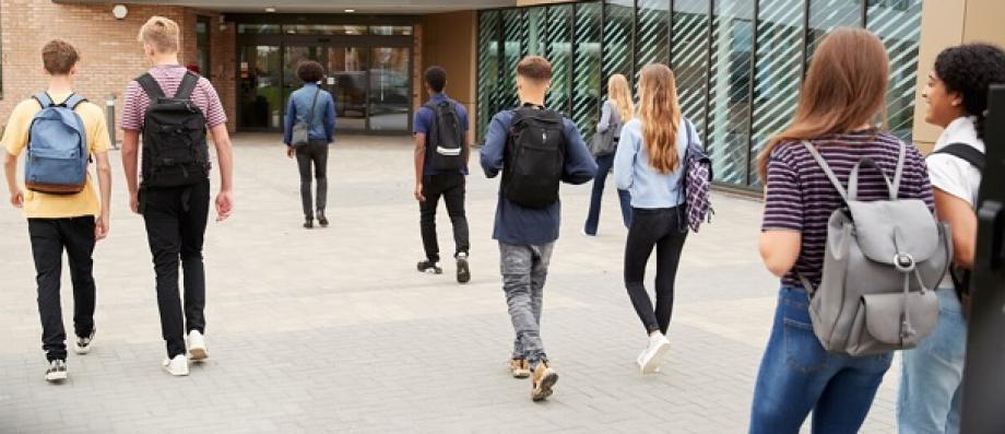 La présidente de la région Île-de-France, Valérie Pécresse, a annoncé l’ouverture de 1.000 nouvelles places dans les lycées franciliens à la rentrée 2025, soit moitié moins que l’année dernière
