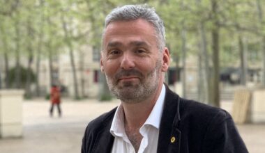 que reproche l'élu Manu Reynaud au député Jean-Louis Roumegas ?