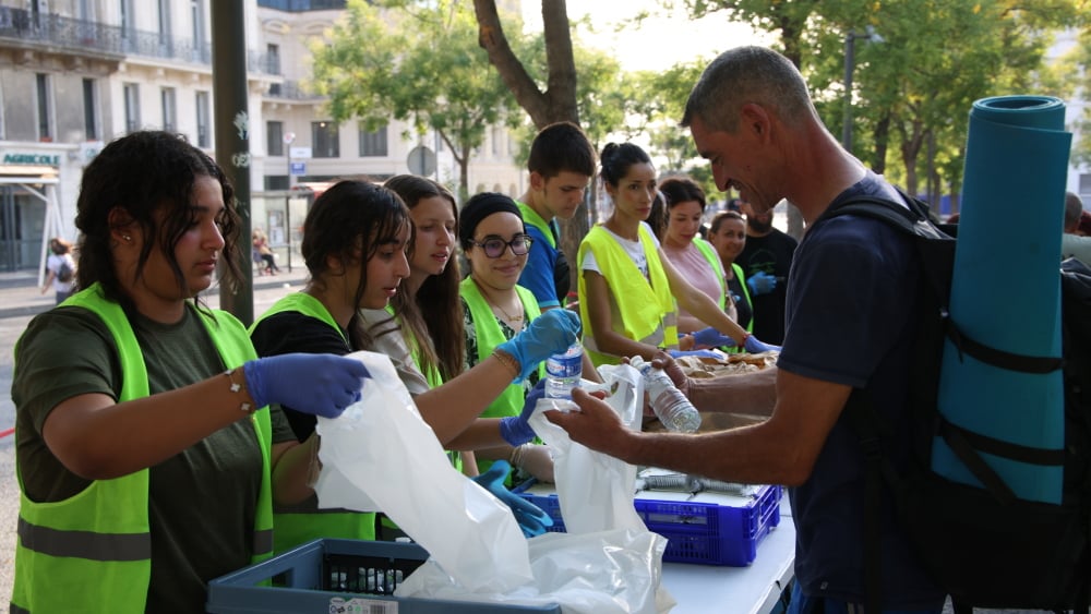 Cet été, certaines maraudes alimentaires ne prennent pas de vacances à Marseille