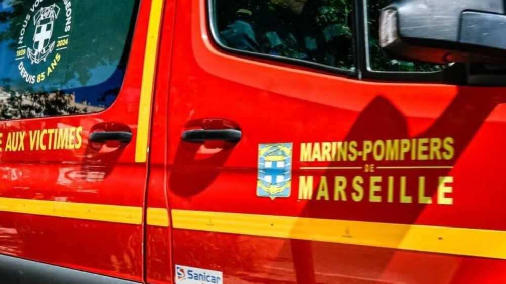 Un motard grièvement blessé après une roue arrière à Marseille
