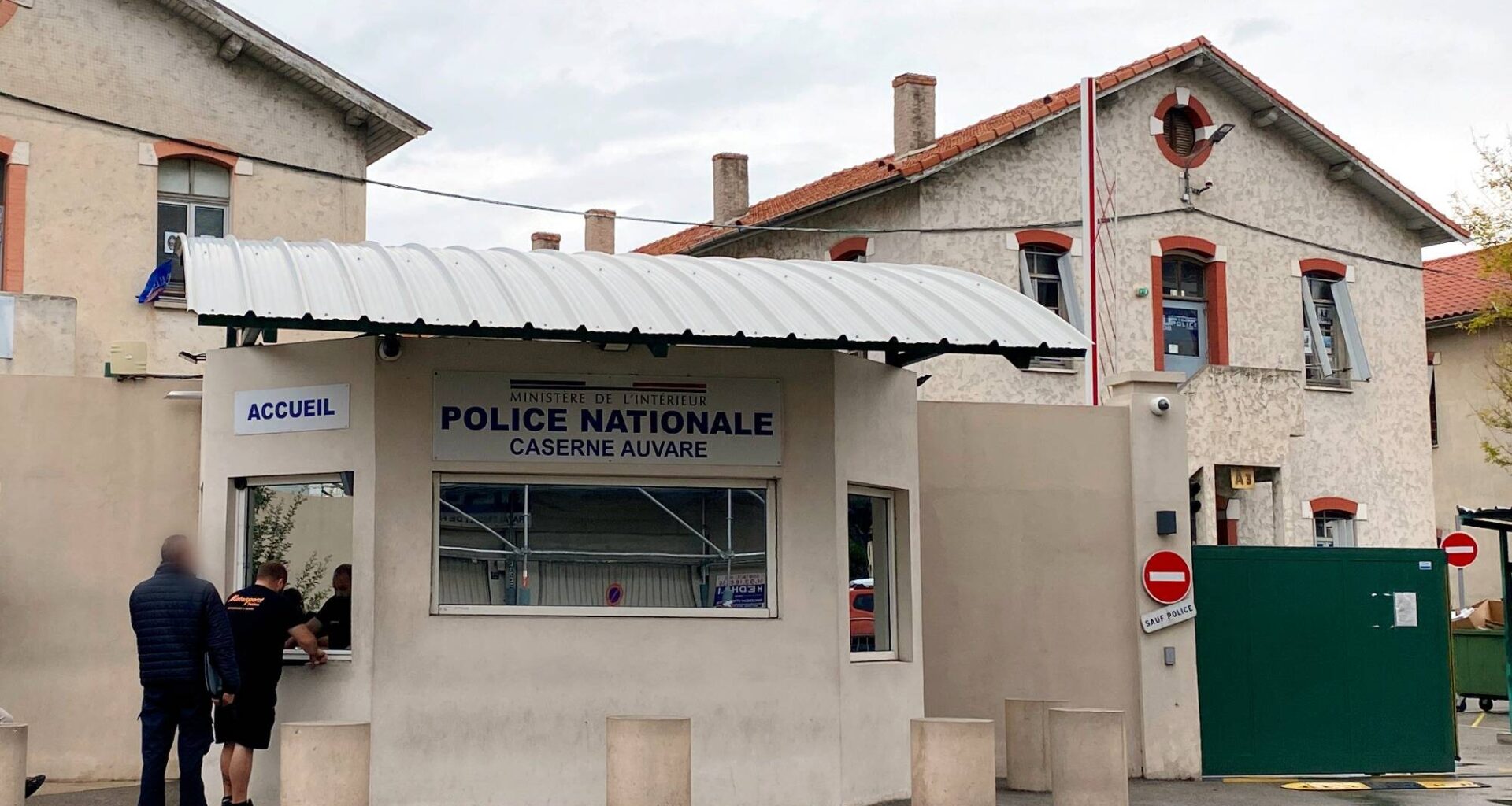 Un mineur non accompagné passe la nuit dans "des conditions déshumanisantes" au commissariat Auvare à Nice