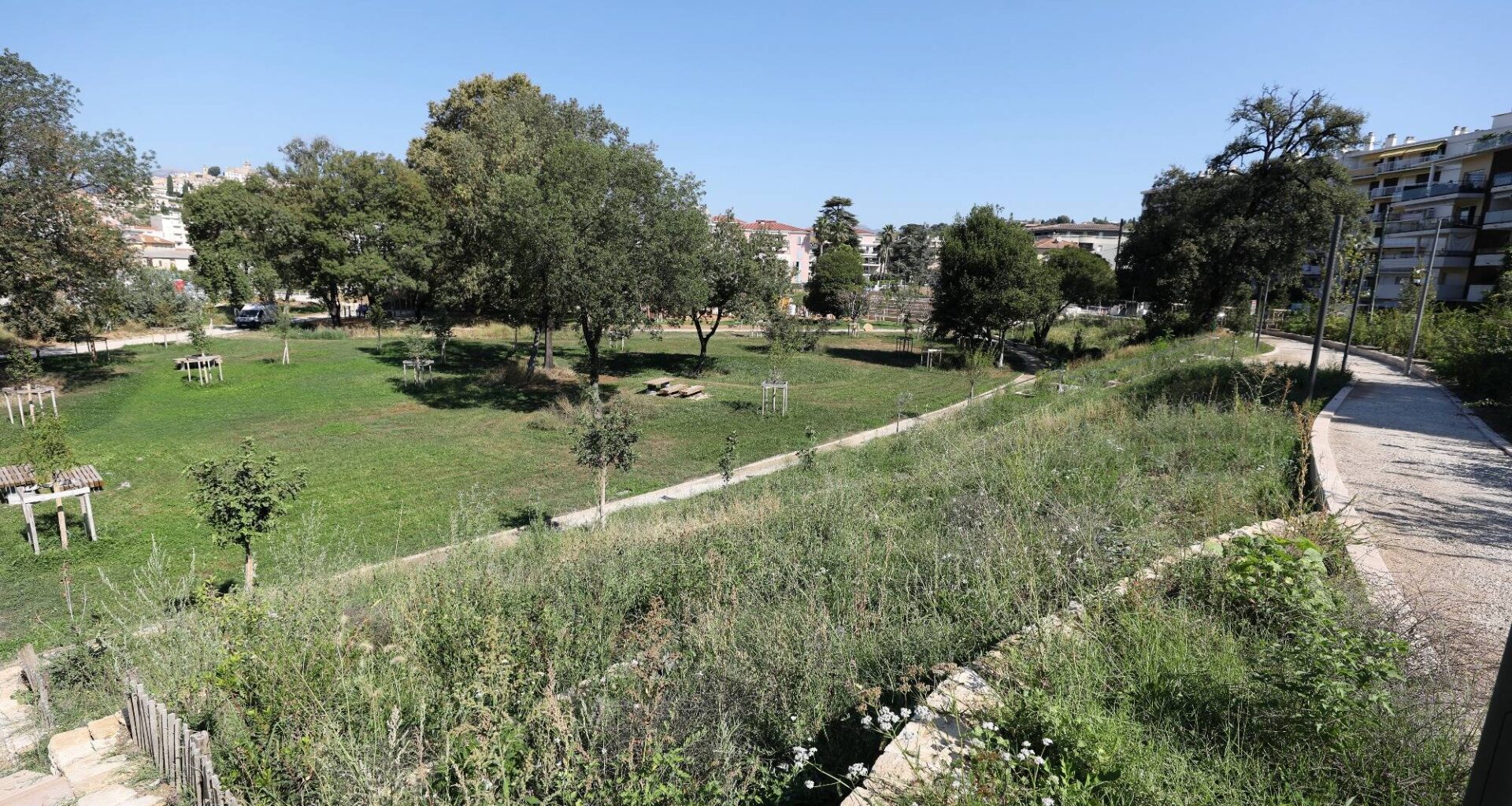 Canicule: en raison des très fortes chaleurs, les parcs de cette ville de la Côte d'Azur resteront ouverts tard en soirée