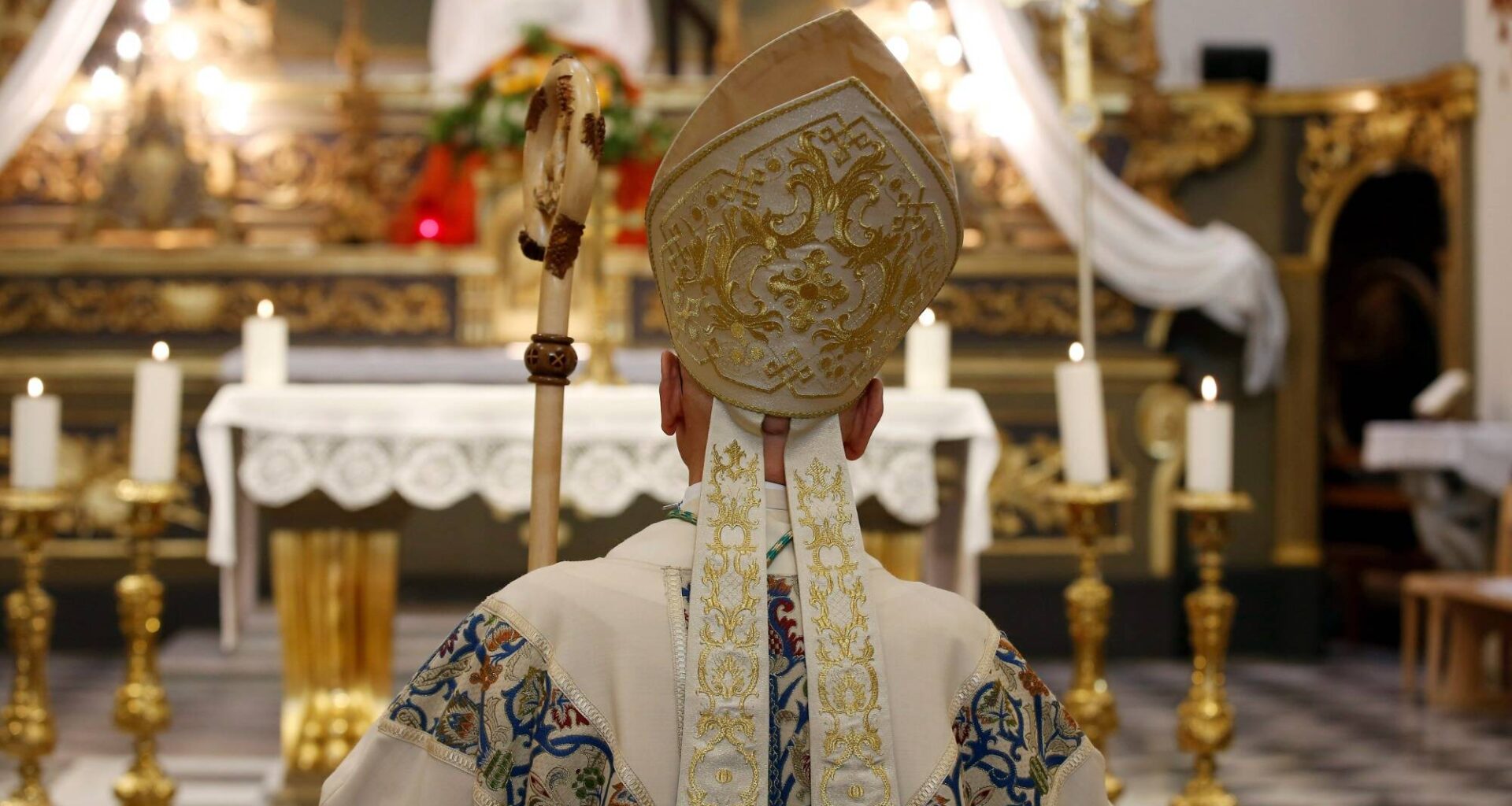 Après la promotion controversée d'un prêtre condamné pour viol à Toulouse, les évêques de France demandent une révision de la décision