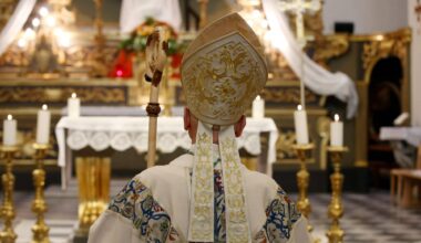 Après la promotion controversée d'un prêtre condamné pour viol à Toulouse, les évêques de France demandent une révision de la décision