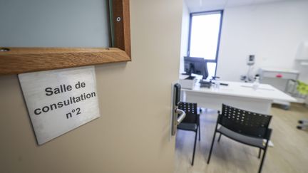 Une salle de consultation à Montbéliard (Doubs), le 20 mars 2025. (LIONEL VADAM  / MAXPPP)
