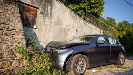 Gilles Dussault, maire de Villeneuve-de-Marc (Isère), a été agressé le 6 août 2025 par un individu qui a ensuite tenté de le renverser en voiture, avant de s'encastrer dans un mur. (GUILLAUME DREVET / LE DAUPHINE / MAXPPP)