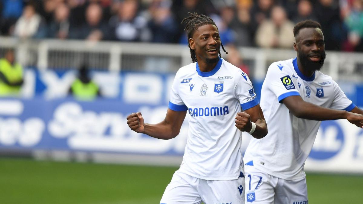 Lassine Sinayoko présent à l’entraînement malgré le pressing de Nice