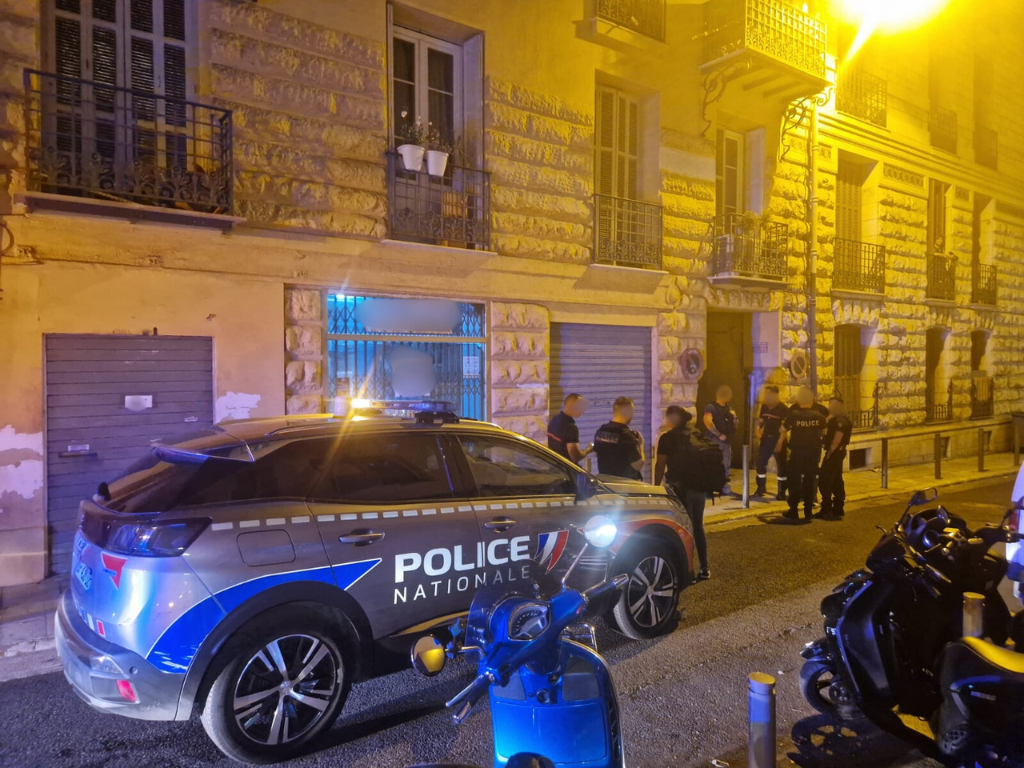 À Nice, il tombe sur un possible trafic d'oiseaux : "Je trouvais ça bizarre"