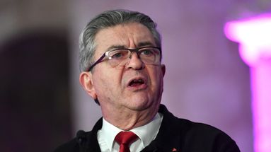 "Il doit s'en aller" : Mélenchon annonce le dépôt d'une nouvelle motion de destitution contre Emmanuel Macron