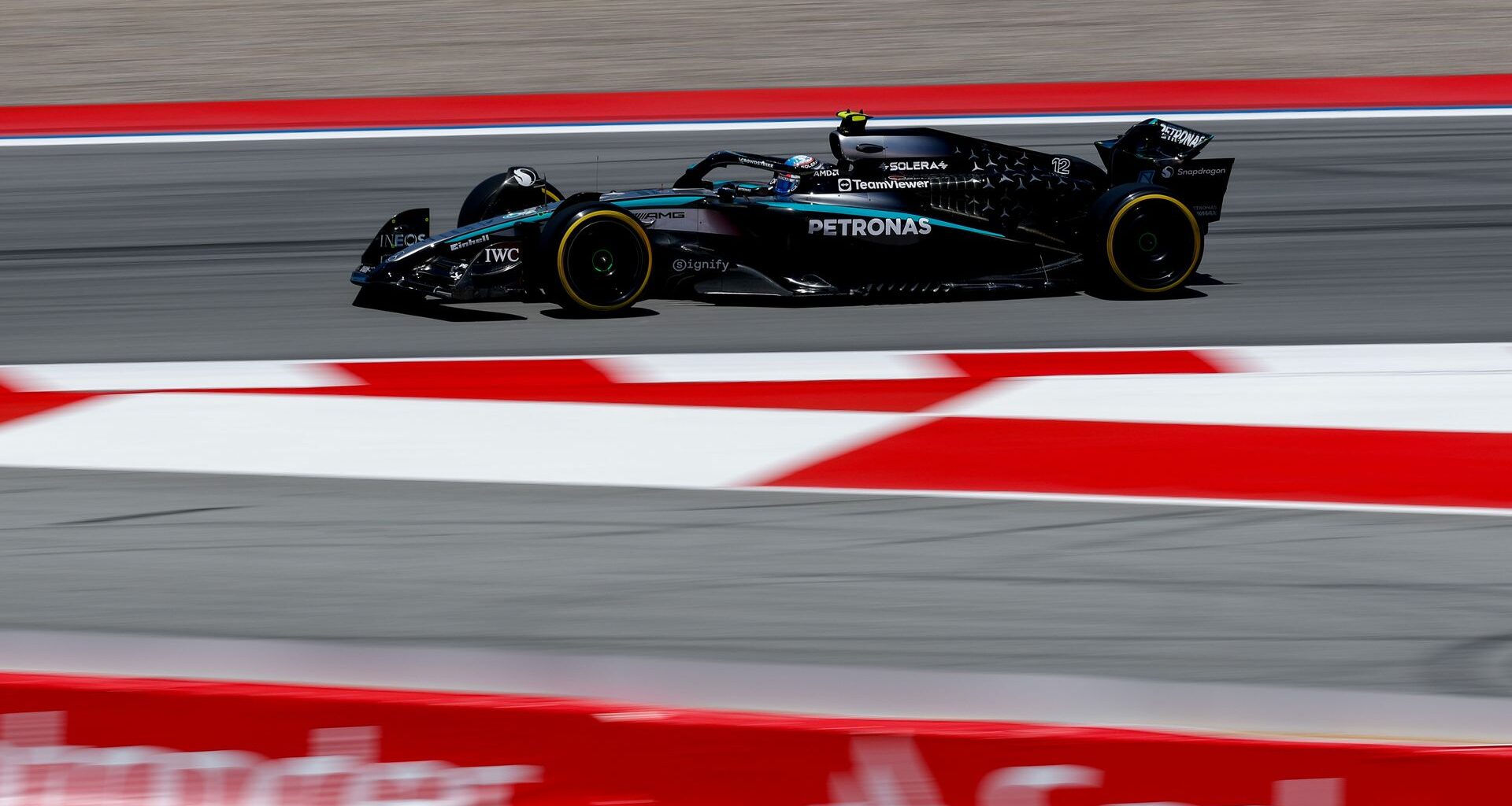 Villeneuve doute que Mercedes F1 ait un avantage moteur en 2026
