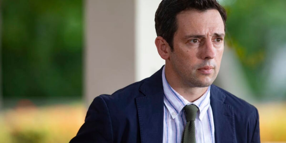 "La responsabilité était trop grande", Ralf Little (Neville Parker) se souvient de son stress avant la diffusion de son premier épisode