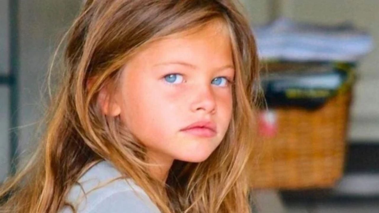 L’ex-‘plus belle petite fille du monde’ rayonne sans maquillage en vacances, un beauty look ultra-naturel