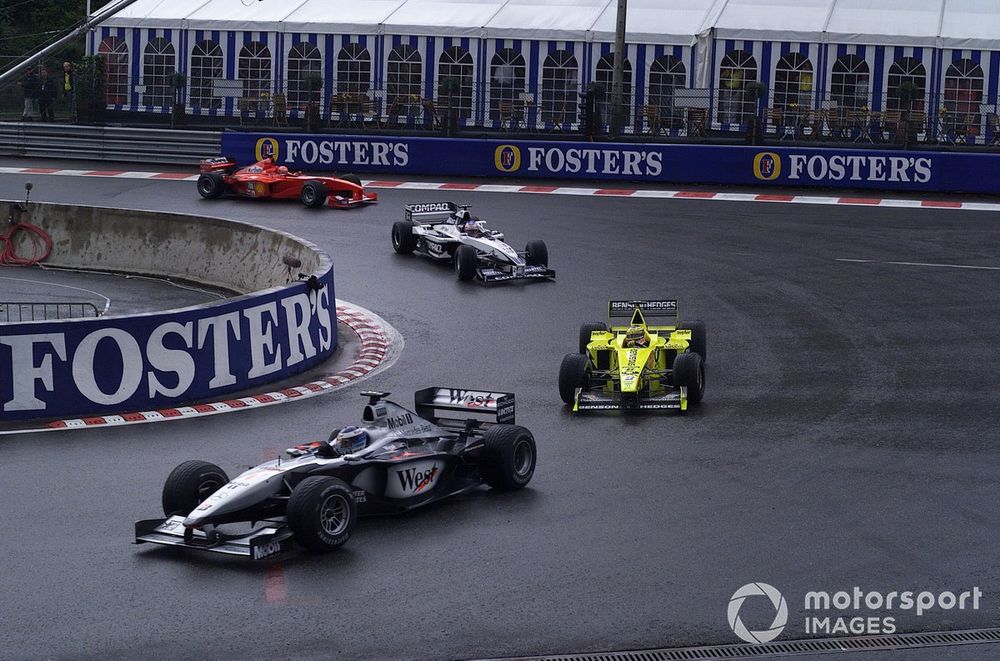 Mika Häkkinen devant Jarno Trulli, Jenson Button (Williams) et Michael Schumacher.