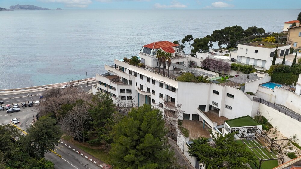 Sur la Corniche, le Carlton Palace, saisi dans l'affaire de la taxe carbone, bientôt vendu aux enchères