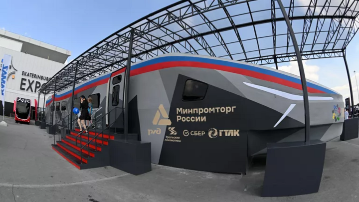 Maquette grandeur nature d'un train à grande vitesse en Russie. (Source : RIA)