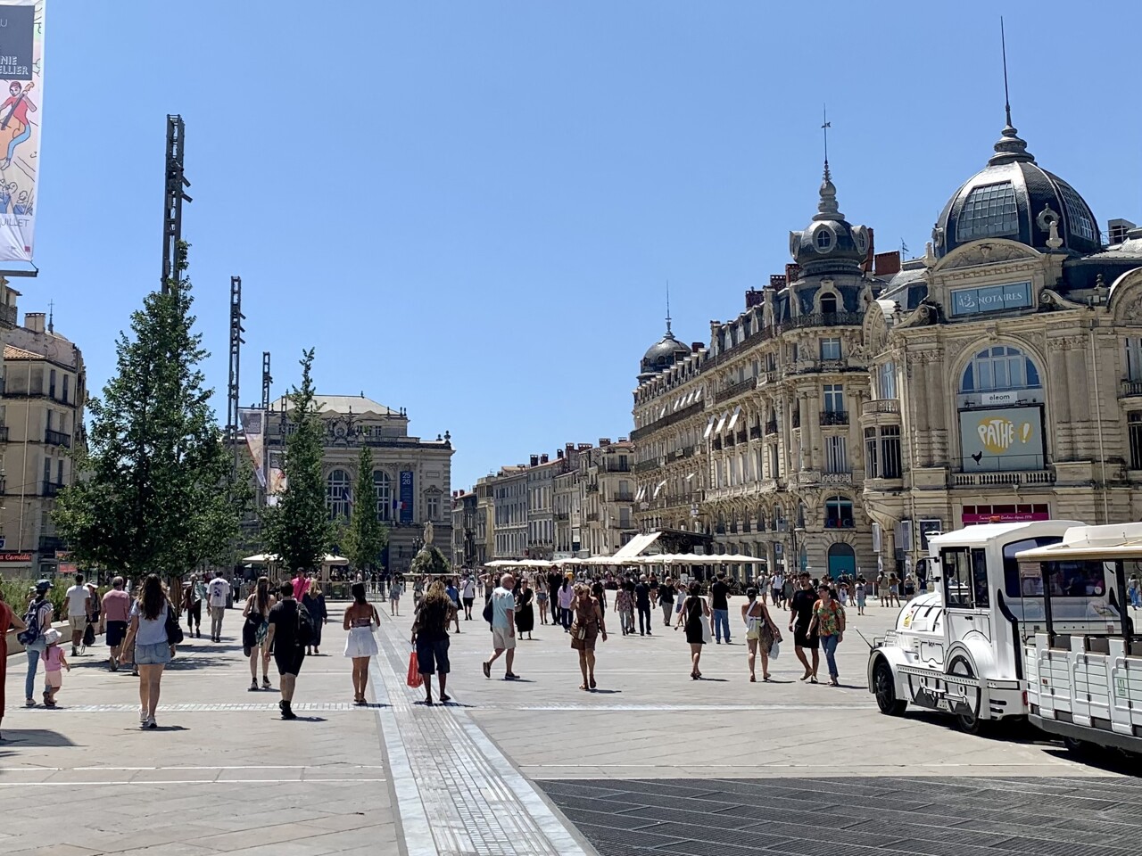 les "rageux, râleurs, critiqueurs professionnels..." répondent à l'association PARI Jeu de Paume