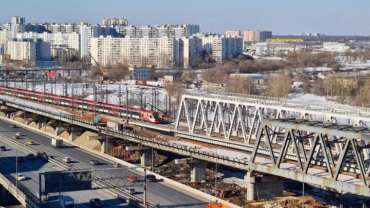 Un tronçon de la ligne à grande vitesse Moscou-Saint-Pétersbourg en construction. (Source : AGN Moscou)