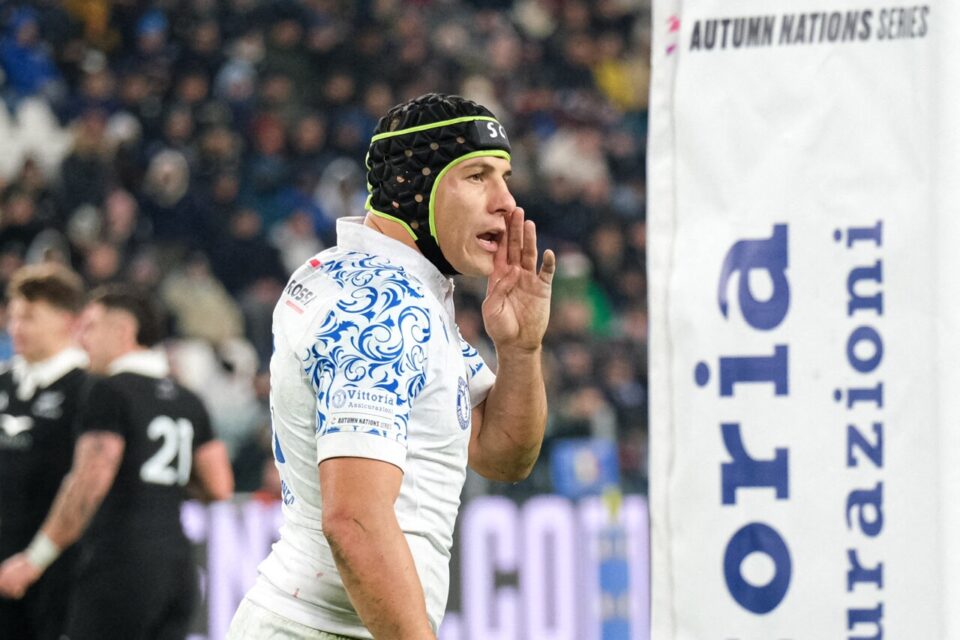 Juan Ignacio Brex gardera un œil attentif sur Pierre-Louis Barassi lors d'Italie - France dans le Tournoi des 6 Nations.