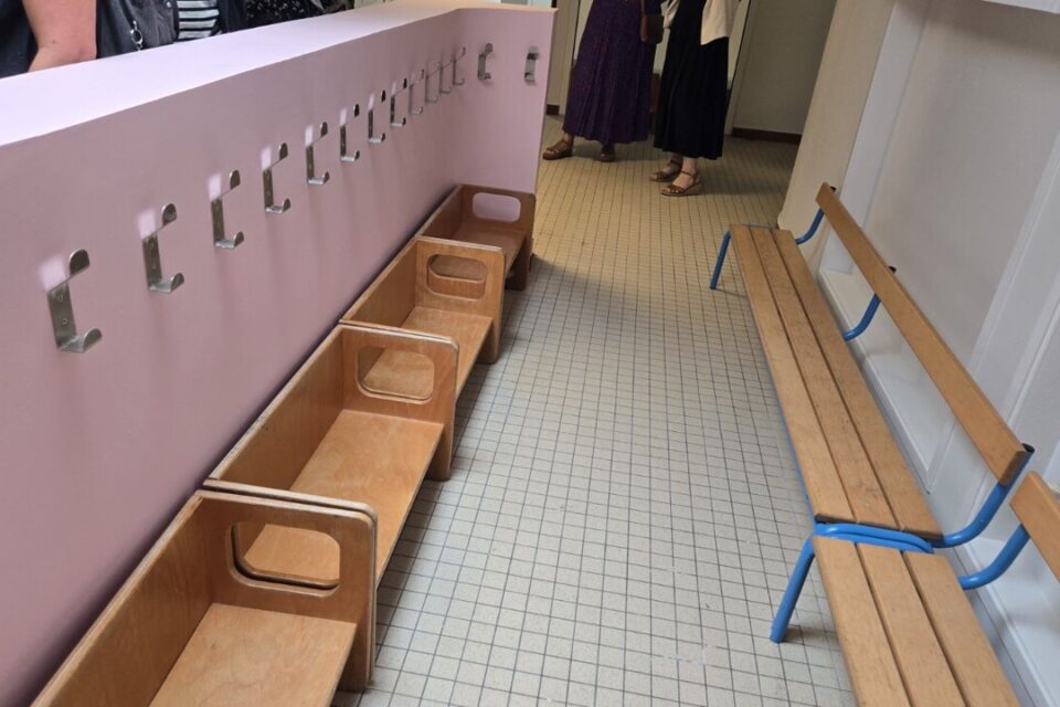 Certains éléments d'origine comme porte-manteaux ont été conservés.