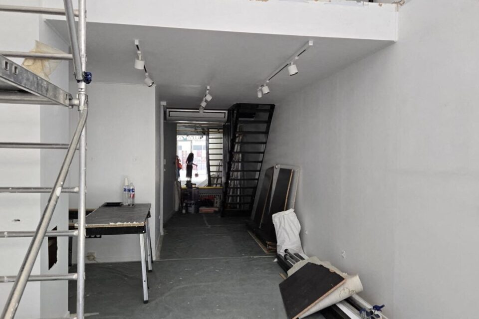 Un espace pour les enfants est prévu à l'intérieur du café, qui est encore en travaux.