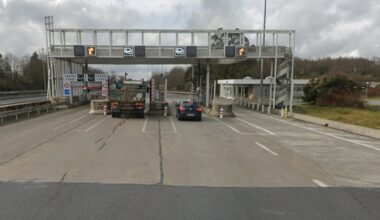Une voiture percute un péage sur l'autoroute près de Nantes : une personne retrouvée morte