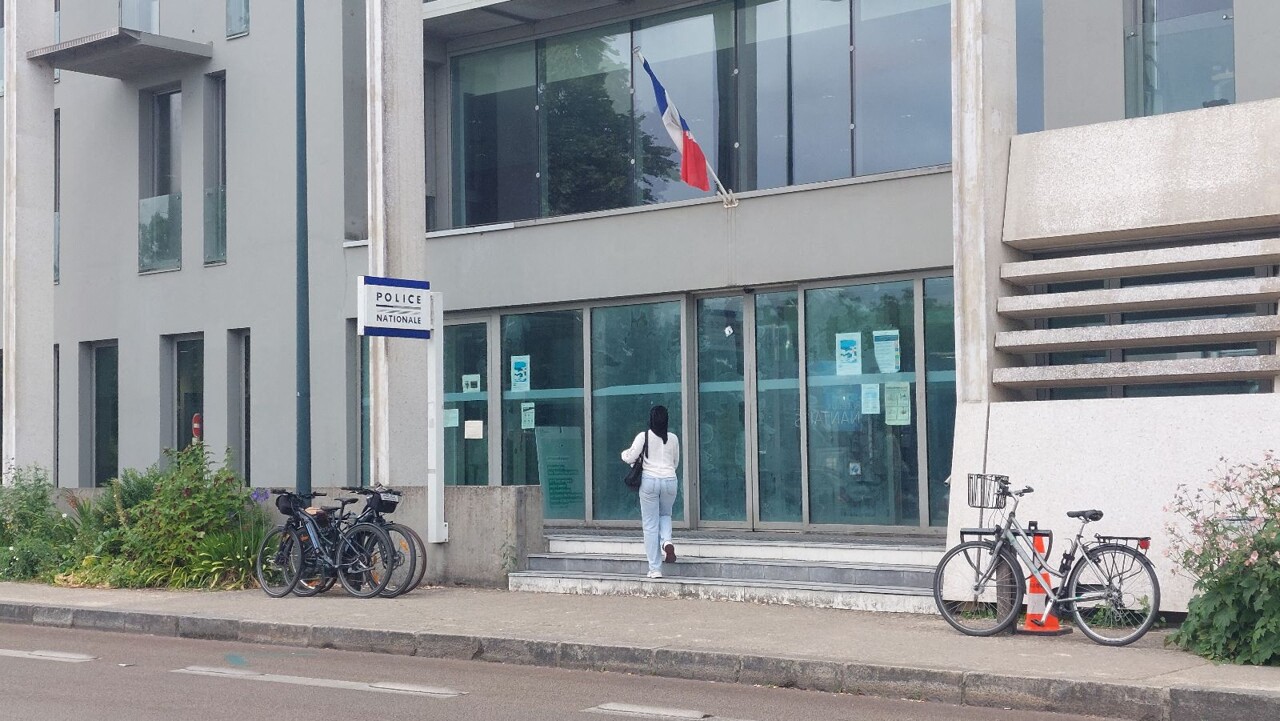 un homme arrêté pour avoir roulé en sens inverse en plein centre-ville