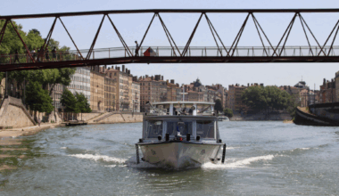 Lyon. Entre bateaux vides et succès le week-end, la navette fluviale TCL est-elle utile ?
