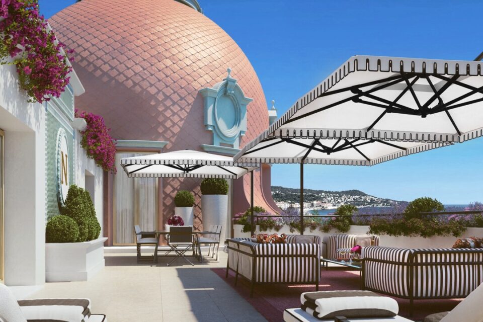 La suite donnera directement sur la mythique coupole rose du Negresco.