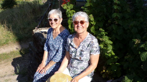 Nelly et sa sœur Lydie.  Photo Lucette Alain