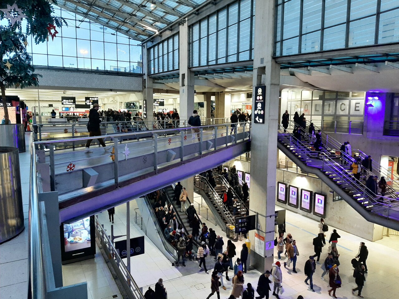 Eurostar supprimés, importants retards en gare du Nord... La panne électrique sur le réseau SNCF affecte Paris