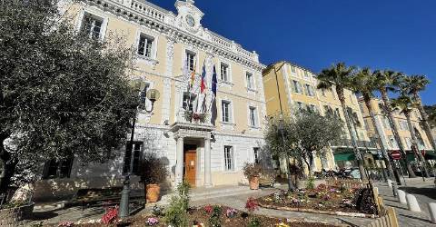 un terrain légué pour la petite enfance finalement vendu à un projet privé, l’opposition s’indigne