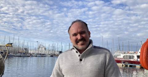 Olivier Gilbert, ex-auxiliaire de vie contraint de dormir dans sa voiture, signe deux nouveaux romans