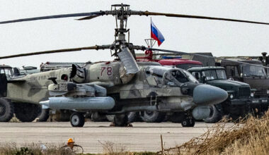 Mais que manigance la Russie dans cet aéroport du nord de la Syrie?