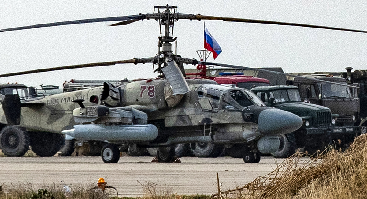 Mais que manigance la Russie dans cet aéroport du nord de la Syrie?