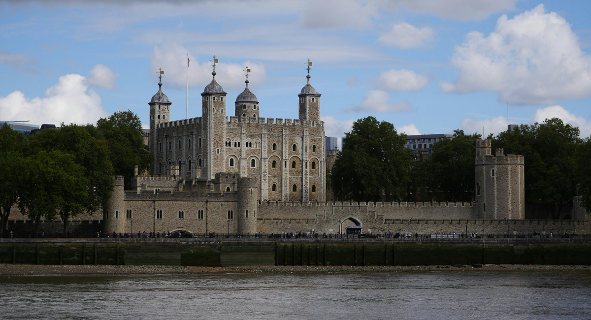 Les pestiférés de la Tour de Londres: des fouilles inédites révèlent des charniers médiévaux
